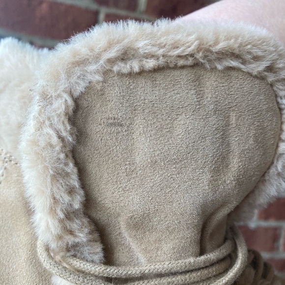 Light brown Fur-lined booties w/ chunky rubber heel Size: 7.5 - Picture 6 of 7